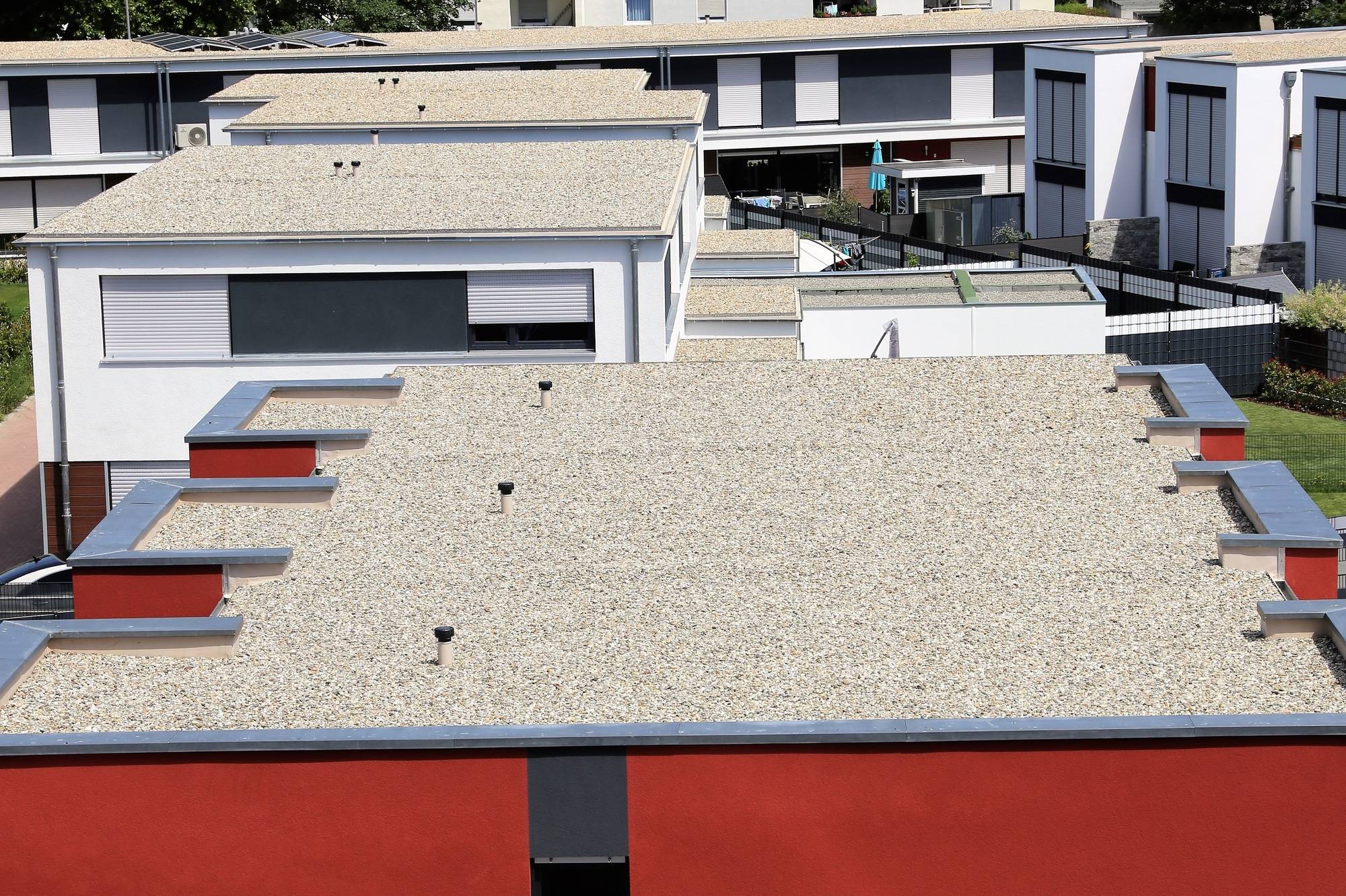 Flat Roof Contractors: The Benefits of Installing a Flat Roof