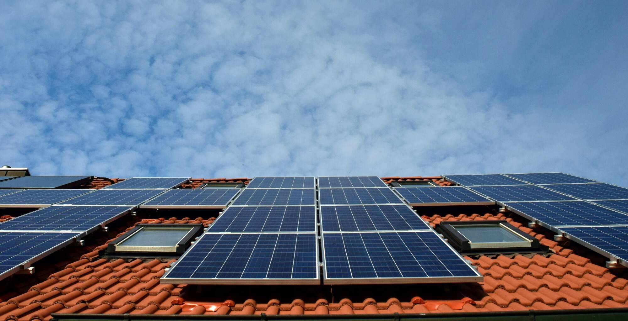 California Commercial Buildings: Why Solar Panel Roofs Are A Must